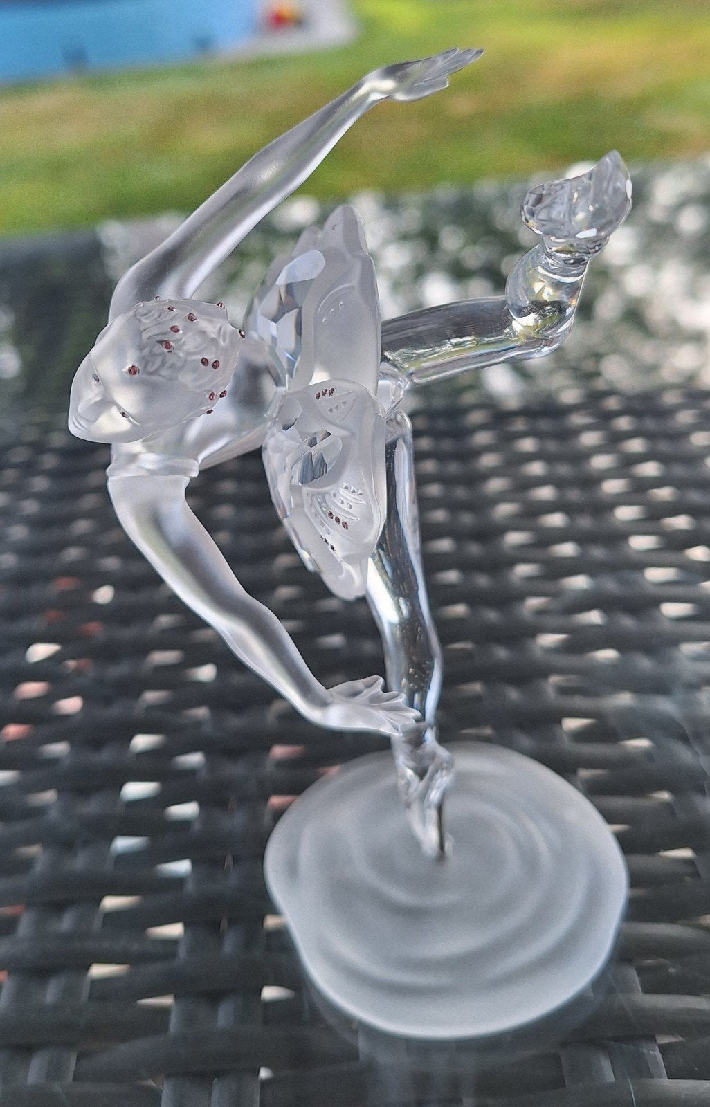 Ballerina Swarovski, Ophalen