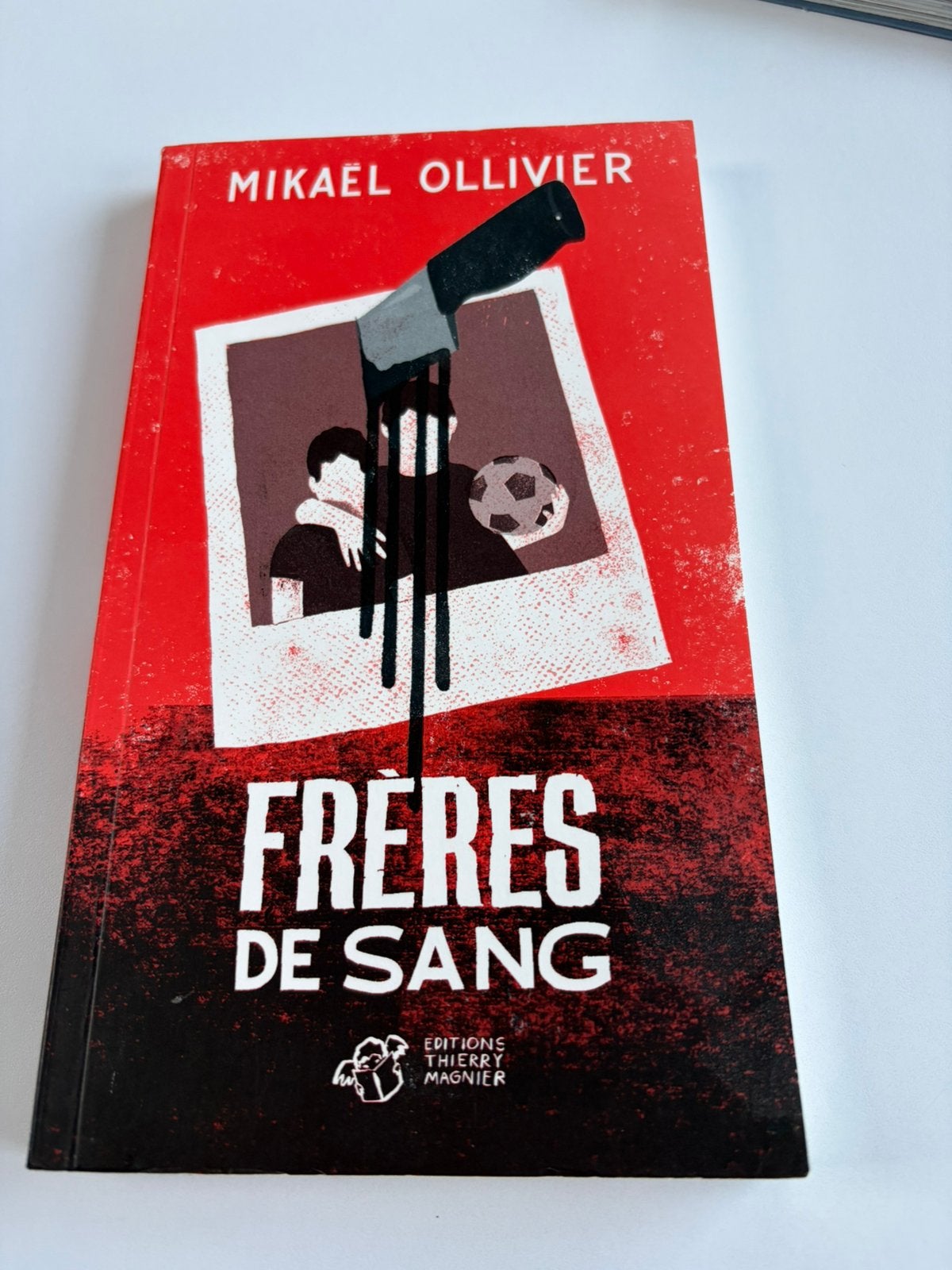 Frères de sang - Mikaël ollivier, Boeken, Ophalen of Verzenden, Zo goed als nieuw, Frans