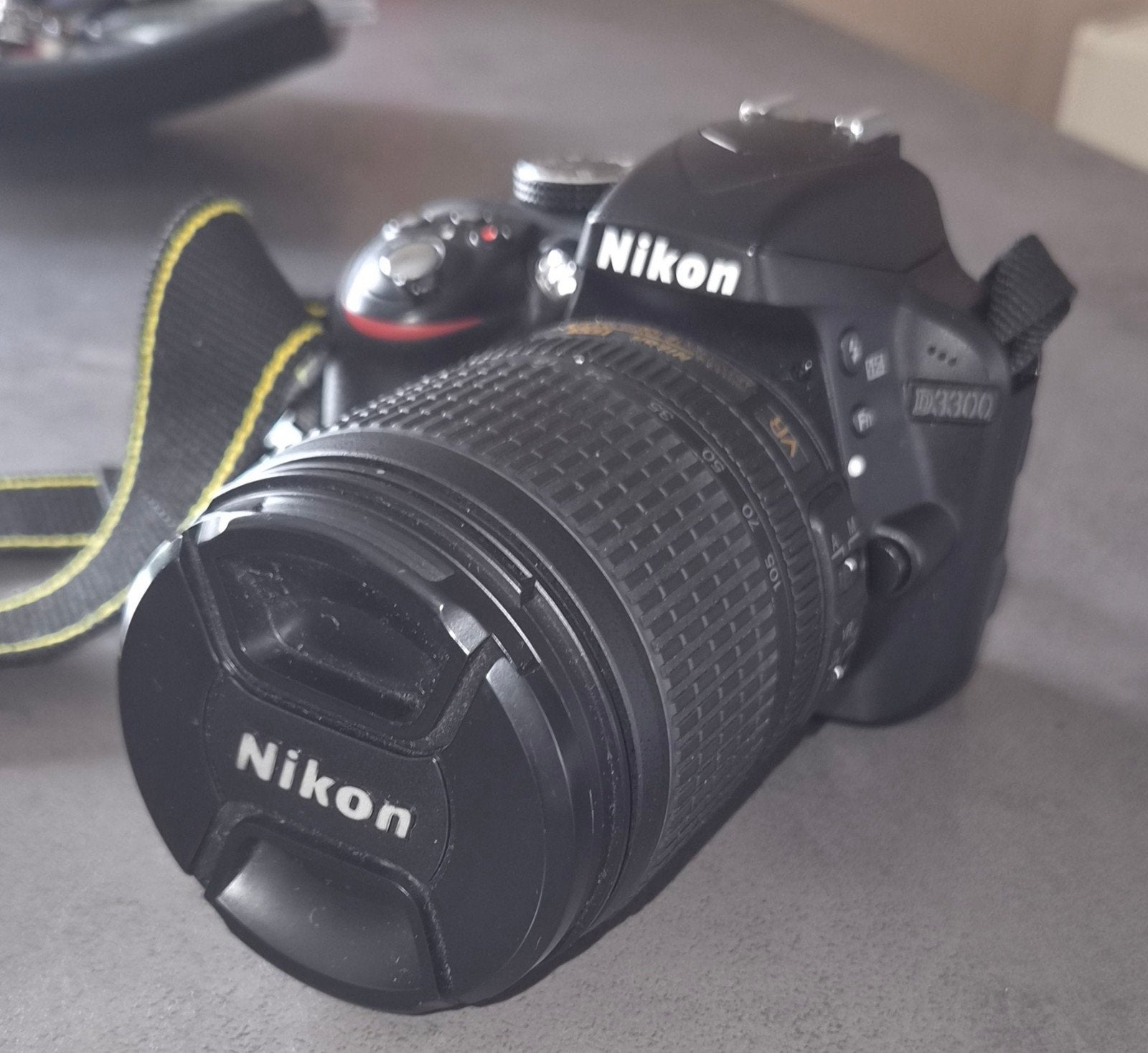 Nikon D3300 +objectif 18-105mm avec 2 batteries + saco, TV, Hi-fi & Vidéo, Appareils photo numériques, Enlèvement, Batterie, Nikon