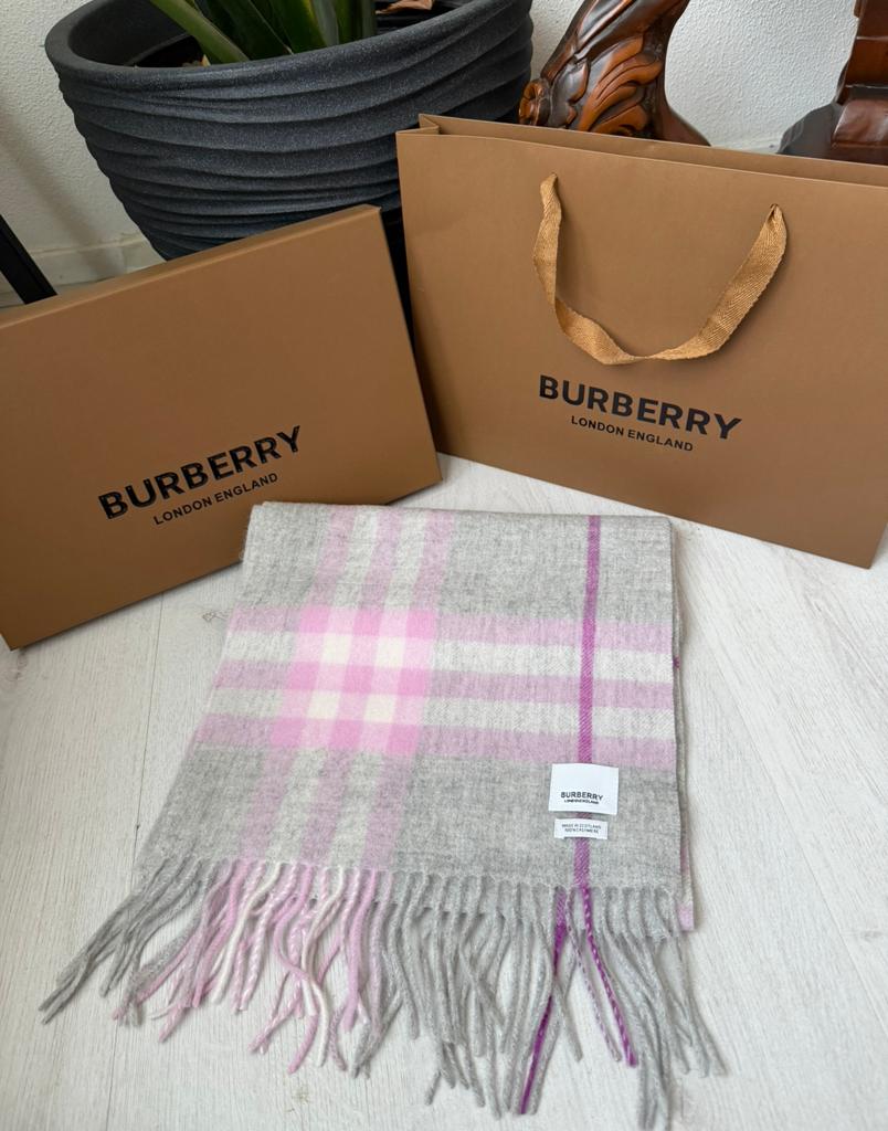 Burberry london sjaal cashmere scarf nieuw met verpakking, Kleding | Dames, Mutsen, Sjaals en Handschoenen, Ophalen of Verzenden