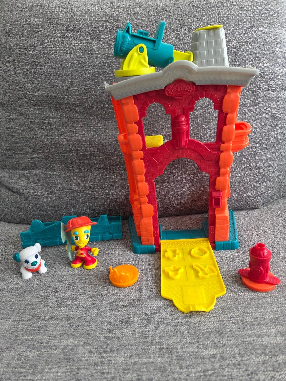 Play doh brandweerkazerne, Enlèvement