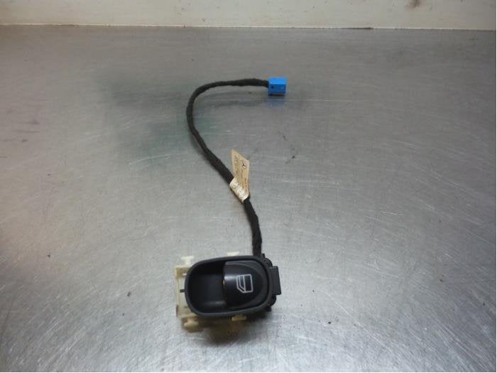 Commutateur vitre électrique d'un Mercedes C-Klasse (C-Klas, 3 mois de garantie, Utilisé, -, -