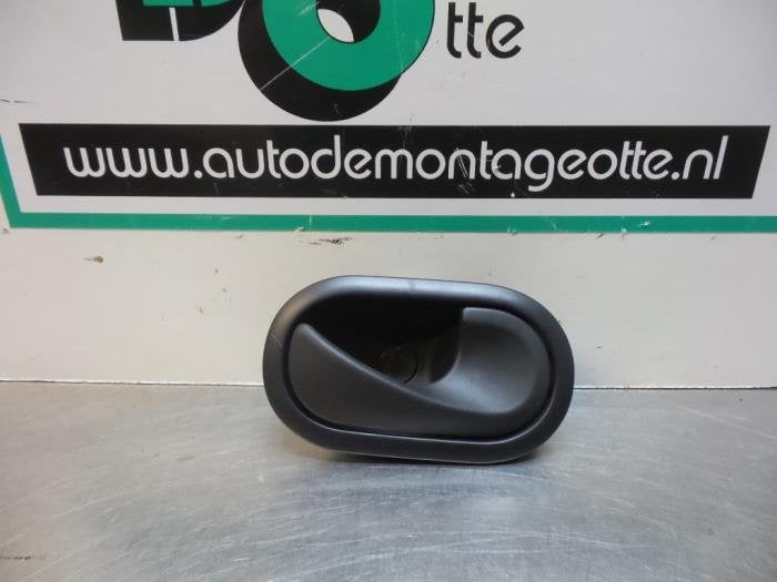 Poignée portière 4portes avant droite d'un Renault Clio (C, Renault, -, 3 mois de garantie, Utilisé