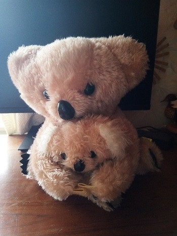 peluche Heunec  Maman koala et son petit cneufs  30cm, Enfants & Bébés, Avec étiquette, Enlèvement ou Envoi, Autres marques, Comme neuf