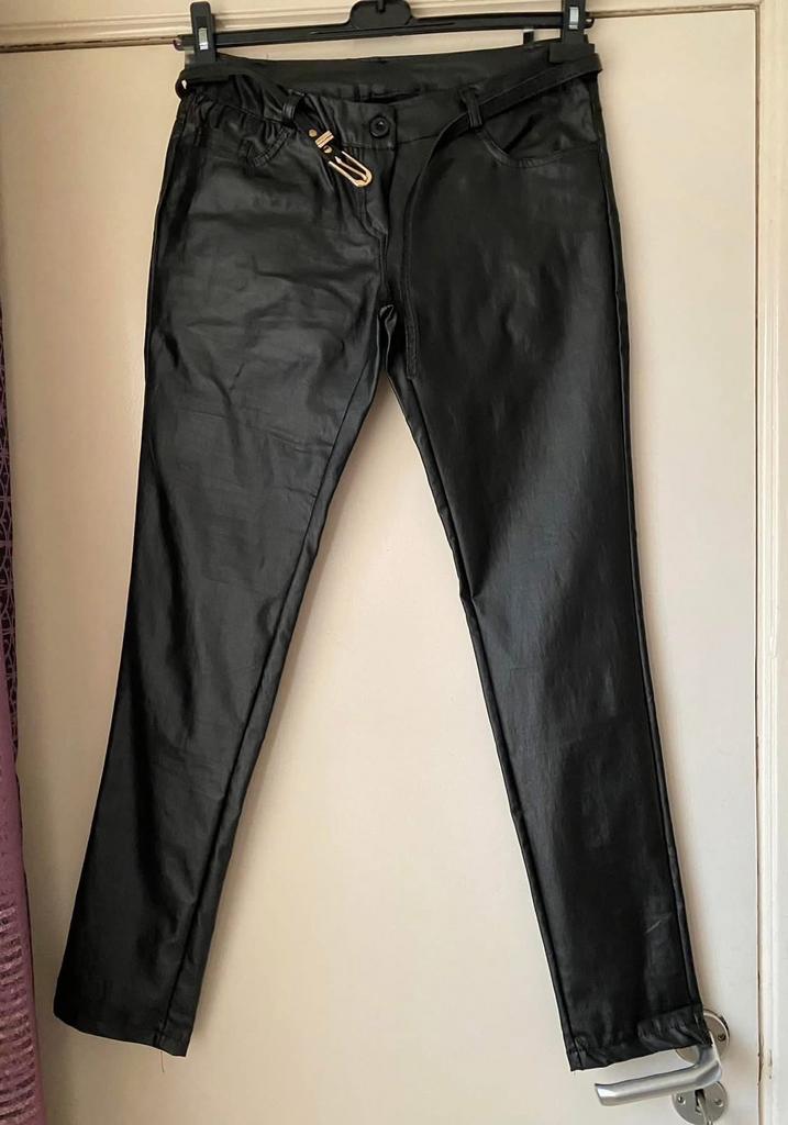 Zwarte „" lederlook "” broek retro riem — L small zelfs one”, Kleding | Dames, Ophalen of Verzenden, Zo goed als nieuw, Zwart