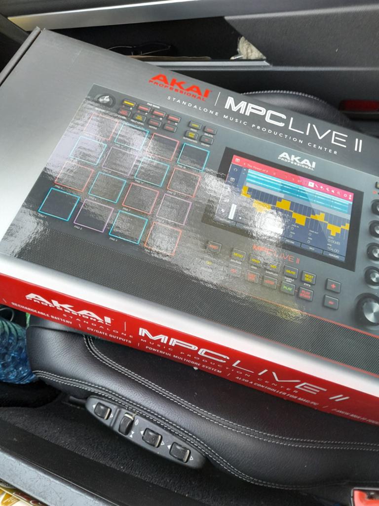 Akai MPC Live 2, Muziek en Instrumenten, Ophalen