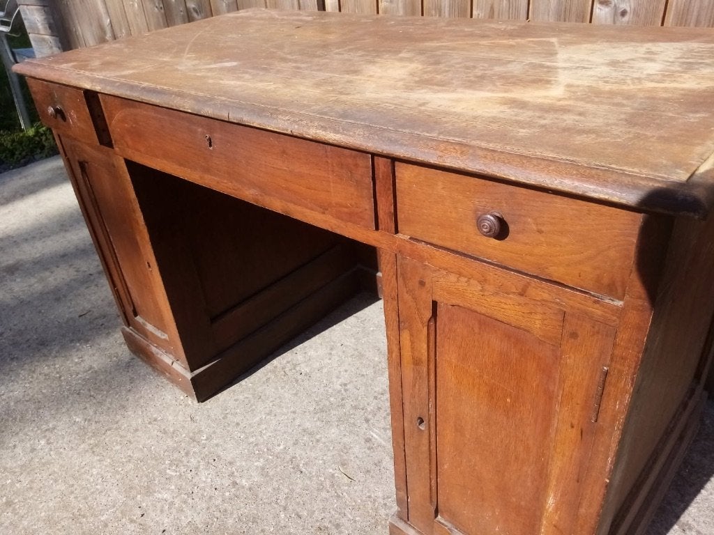 ANCIEN BUREAU EN CHENE DES ANNEES 50, Antiquités & Art, Enlèvement
