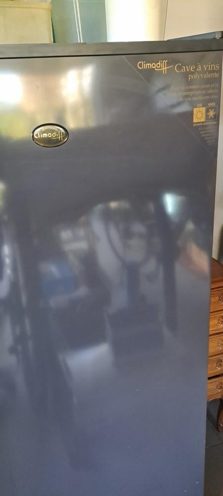 Wijnkast Climadiff kleur donker grijsbruin, Huis en Inrichting, Woonaccessoires | Wijnrekken, Ophalen, Gebruikt, 25 flessen of meer