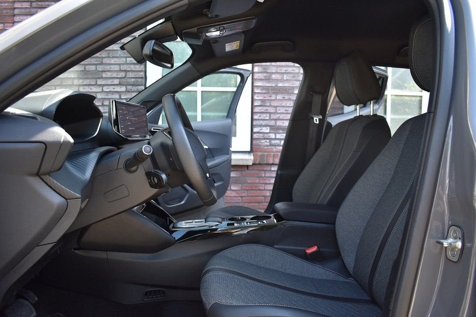 Peugeot e-2008 Allure 50 kWh Wij zijn op afspraak geopend! G, Automaat, Parkeersensor, SUV of Terreinwagen, Te koop