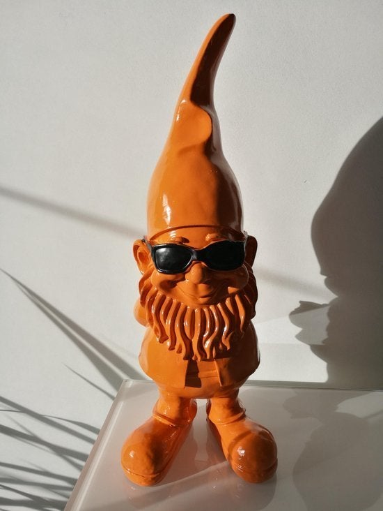 Tuinkabouter oranje met zonnebril 41cm deco, Tuin en Terras, Ophalen of Verzenden, Nieuw, Overige materialen, Tuinkabouter