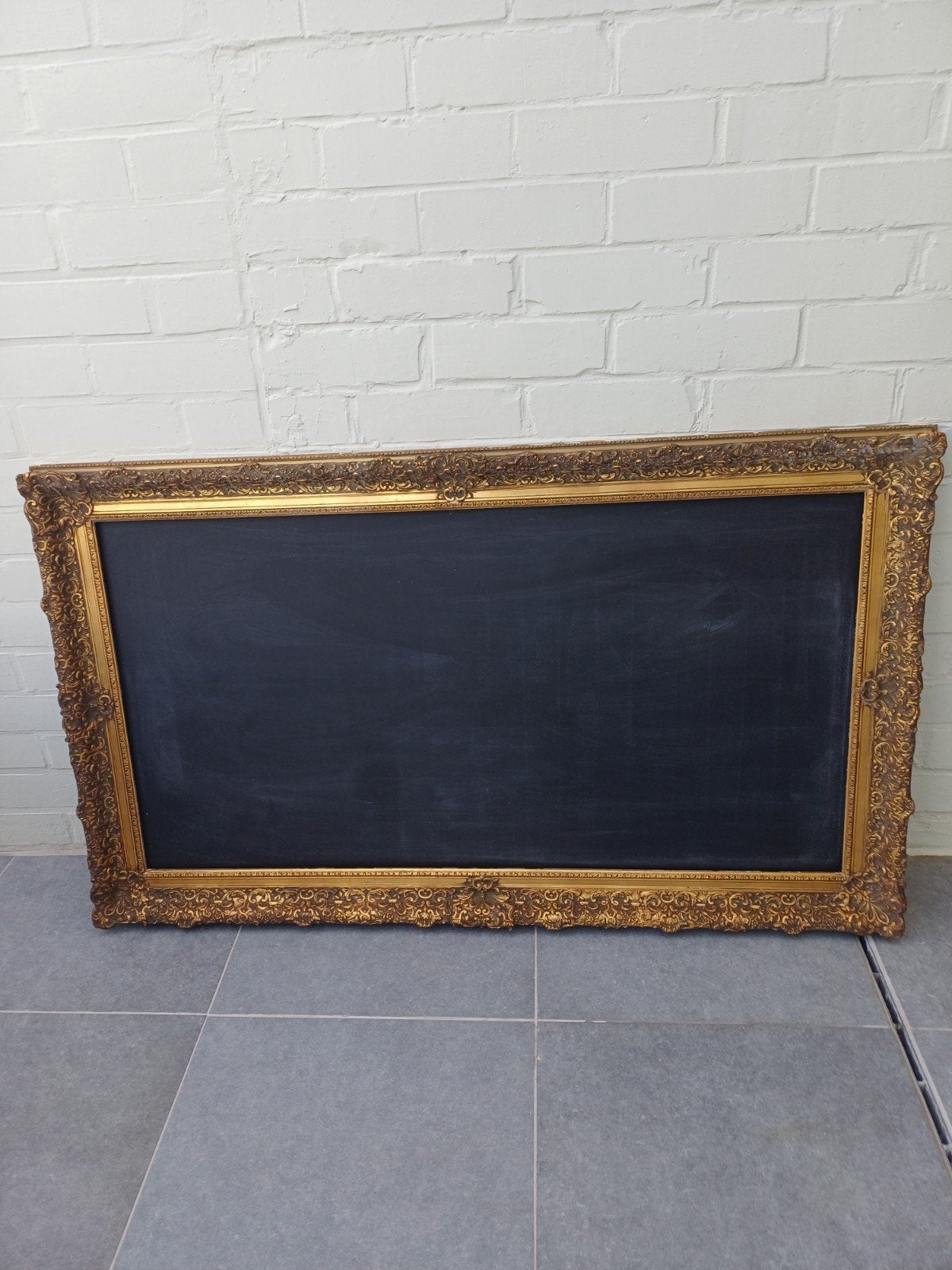 cadre ancien avec tableau, Enlèvement, Tableau noir