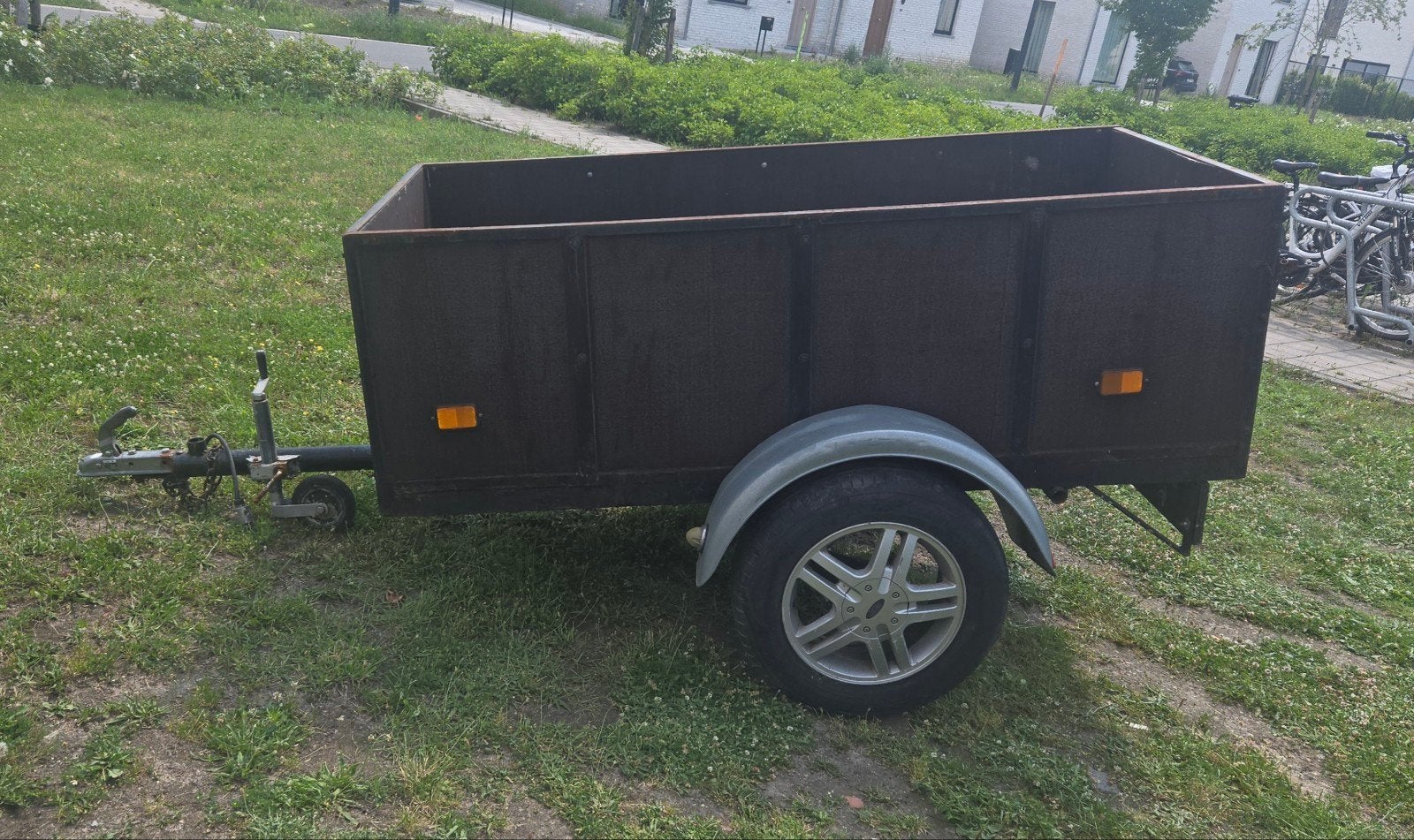 Ancien bakremorq sans couvercle., Enlèvement