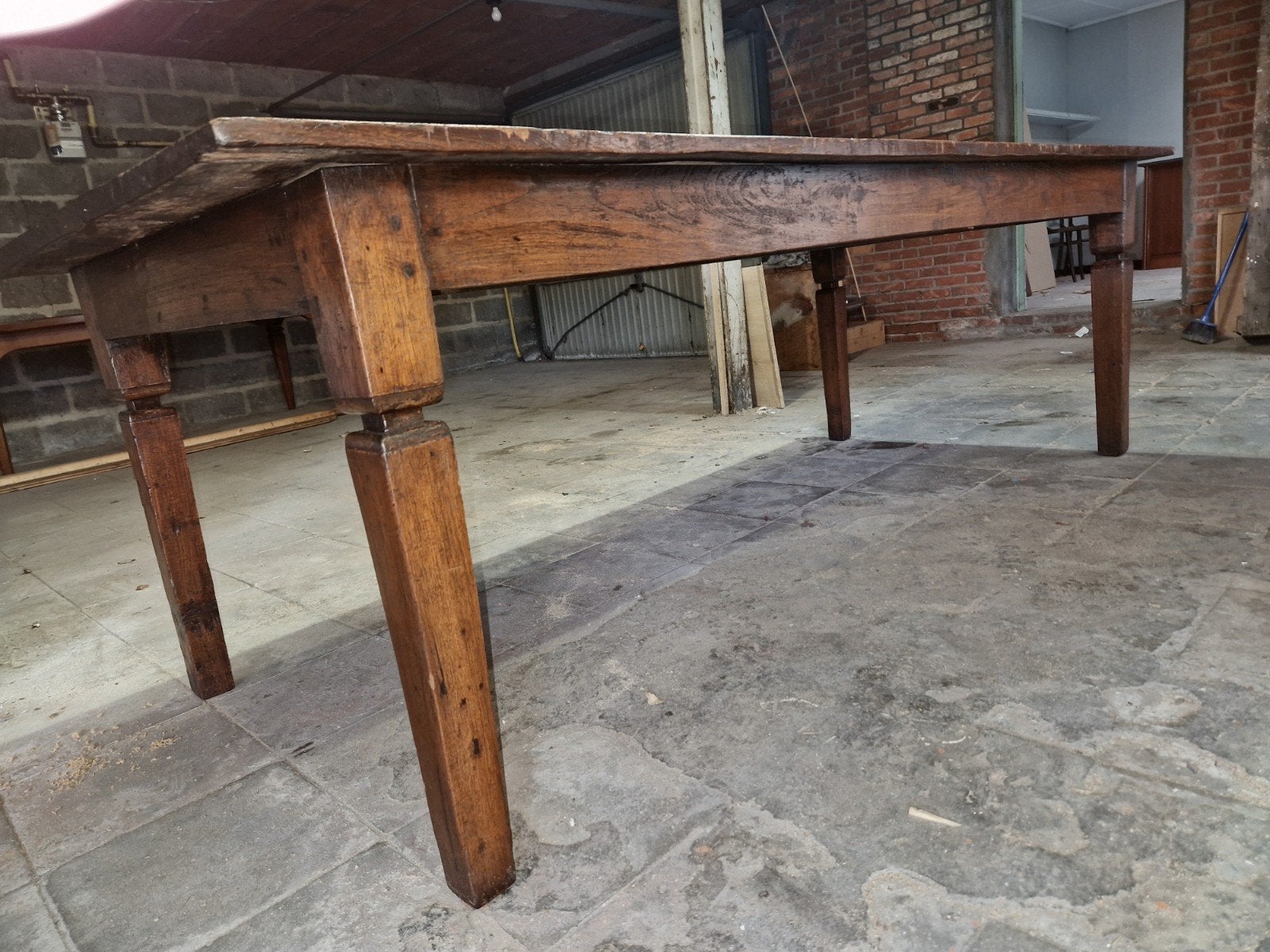 Table à manger ancienne de monastère français, Enlèvement, Chêne