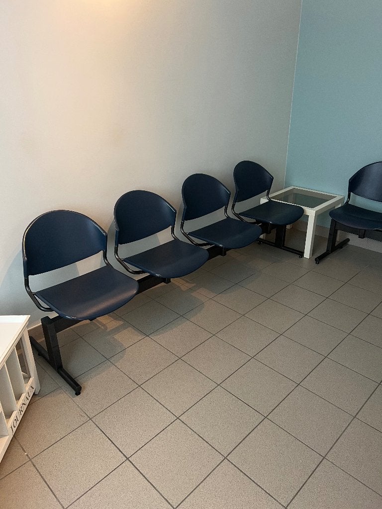 Stoelen wachtzaal, Ophalen, Zo goed als nieuw