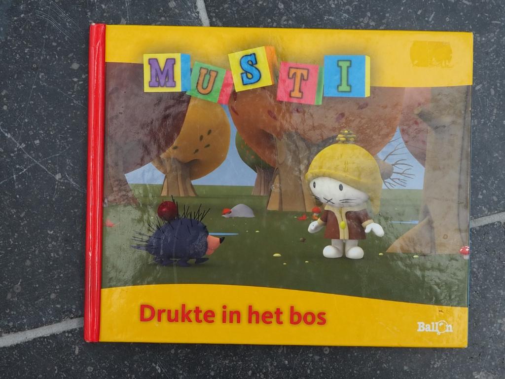 Musti: drukte in het bos, Enlèvement ou Envoi