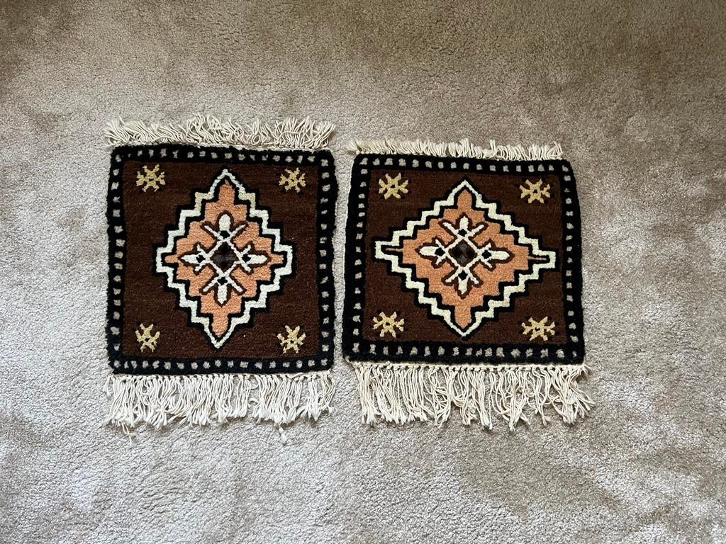 Tunesisch handgemaakt tapijt 100% wol — 7€ per stuk, Huis en Inrichting, Stoffering | Tapijten en Vloerkleden, Ophalen, Bruin