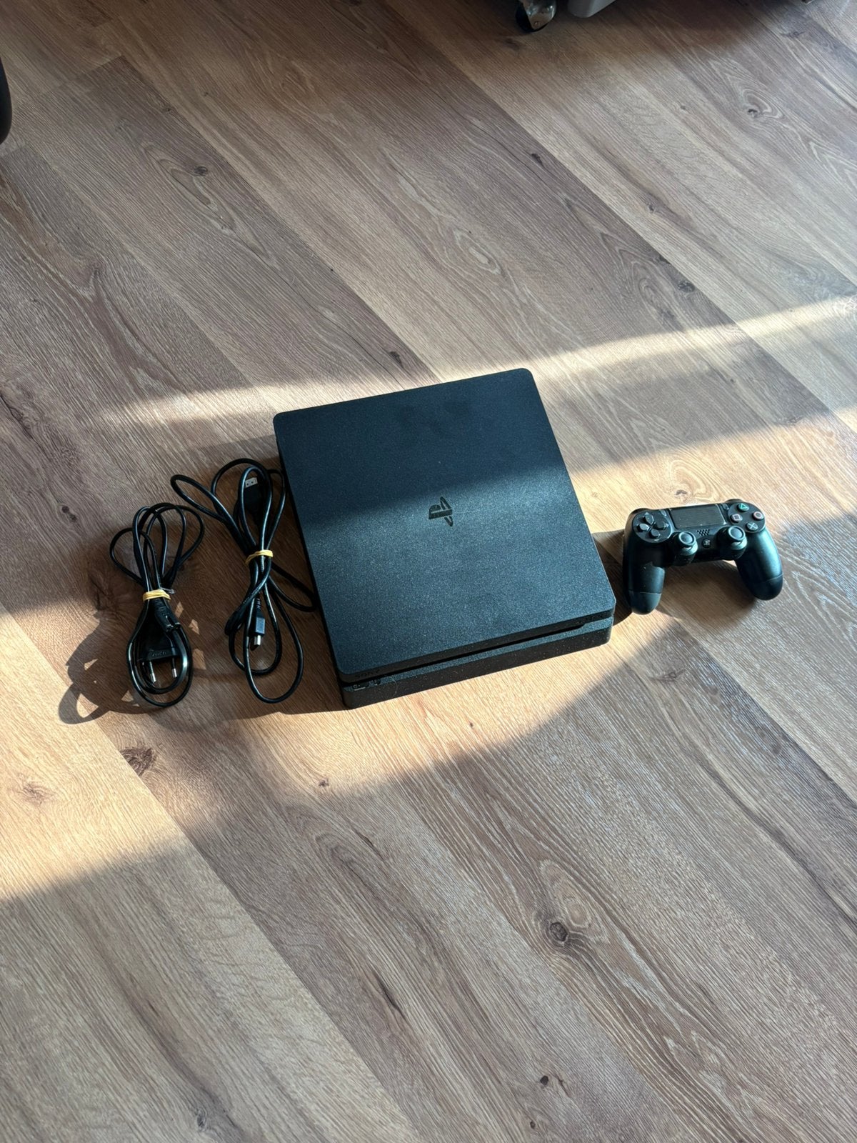 Playstation 4 - 500GB - Zwart, Consoles de jeu & Jeux vidéo, 500 GB, Avec 1 manette, Comme neuf, Enlèvement
