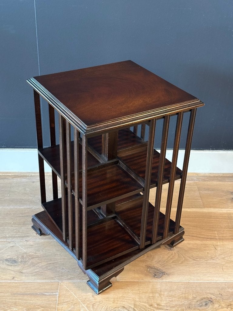 Kleine mahoniehouten boekenmolen, Verzenden