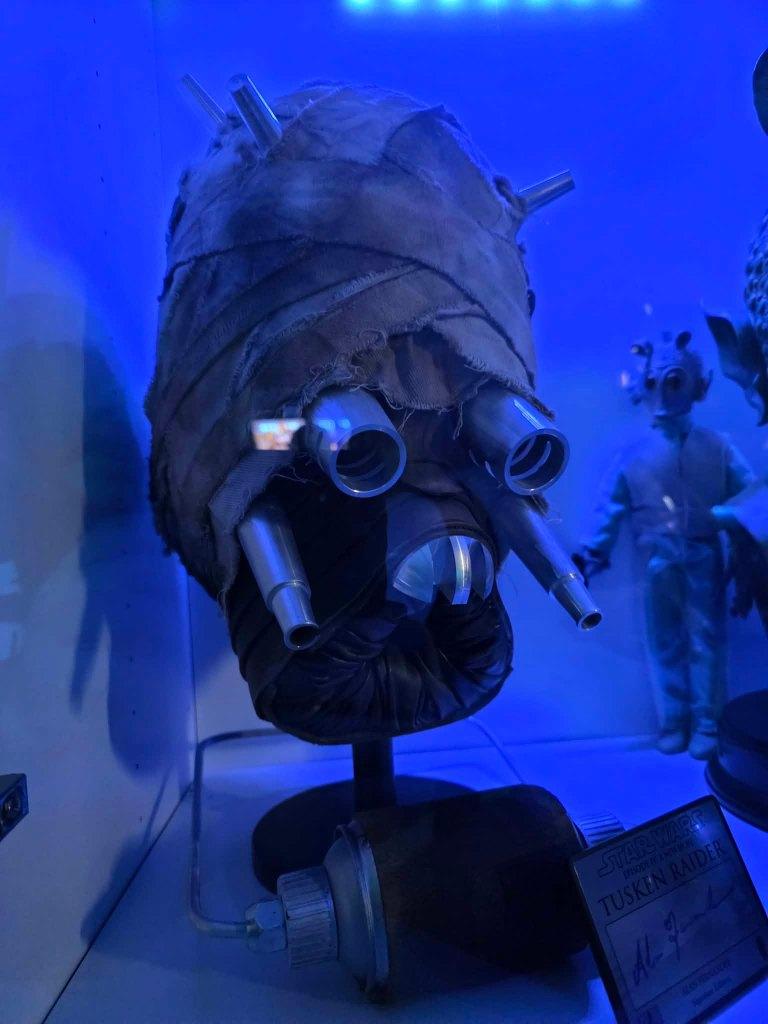 Star Wars Tusken Raider helmet signed actor alan fernandes, Verzamelen, Star Wars, Ophalen, Zo goed als nieuw, Beeldje of Buste