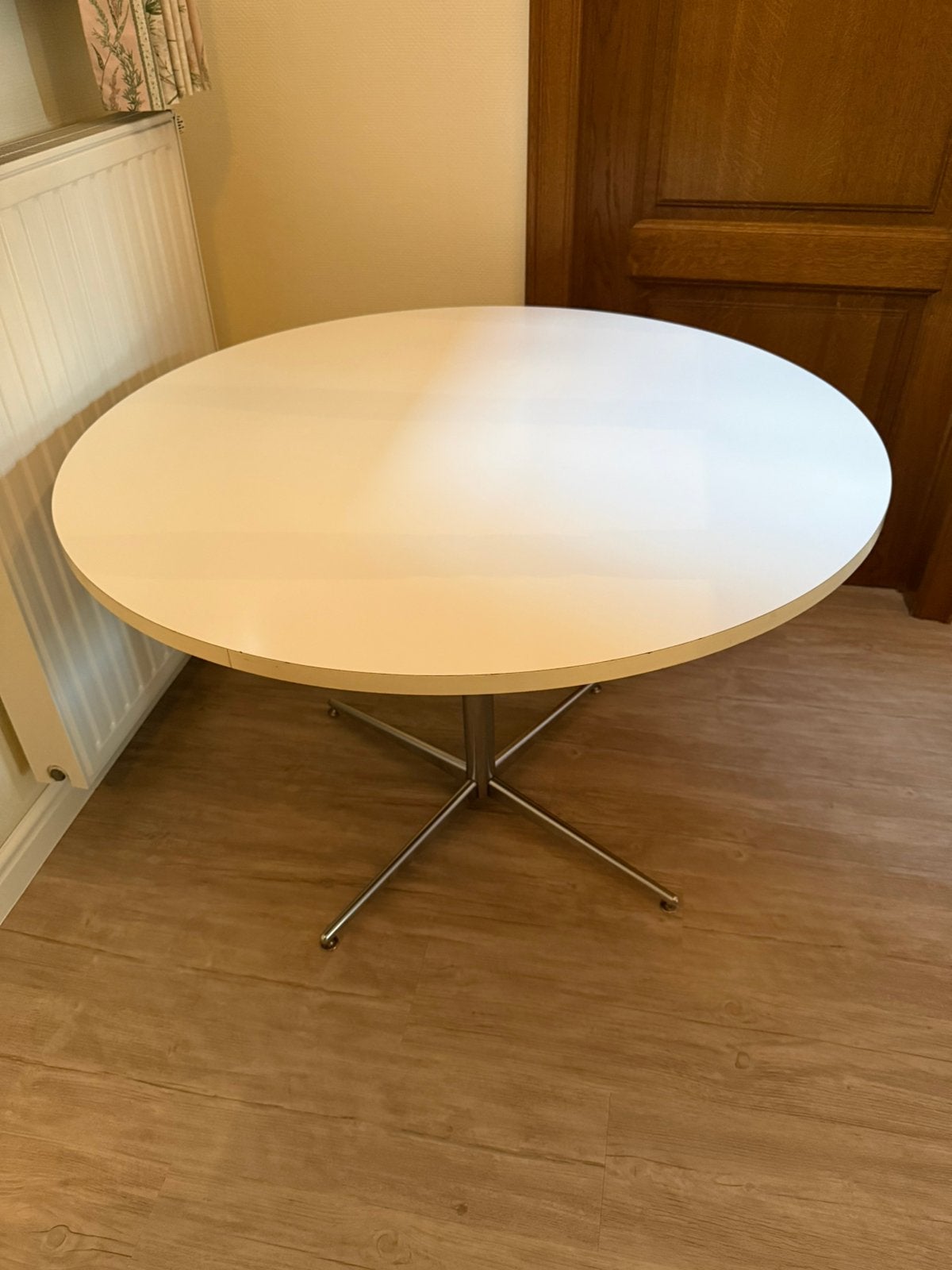 Ronde witte tafel, Ophalen, Rond, Zo goed als nieuw, Vier personen