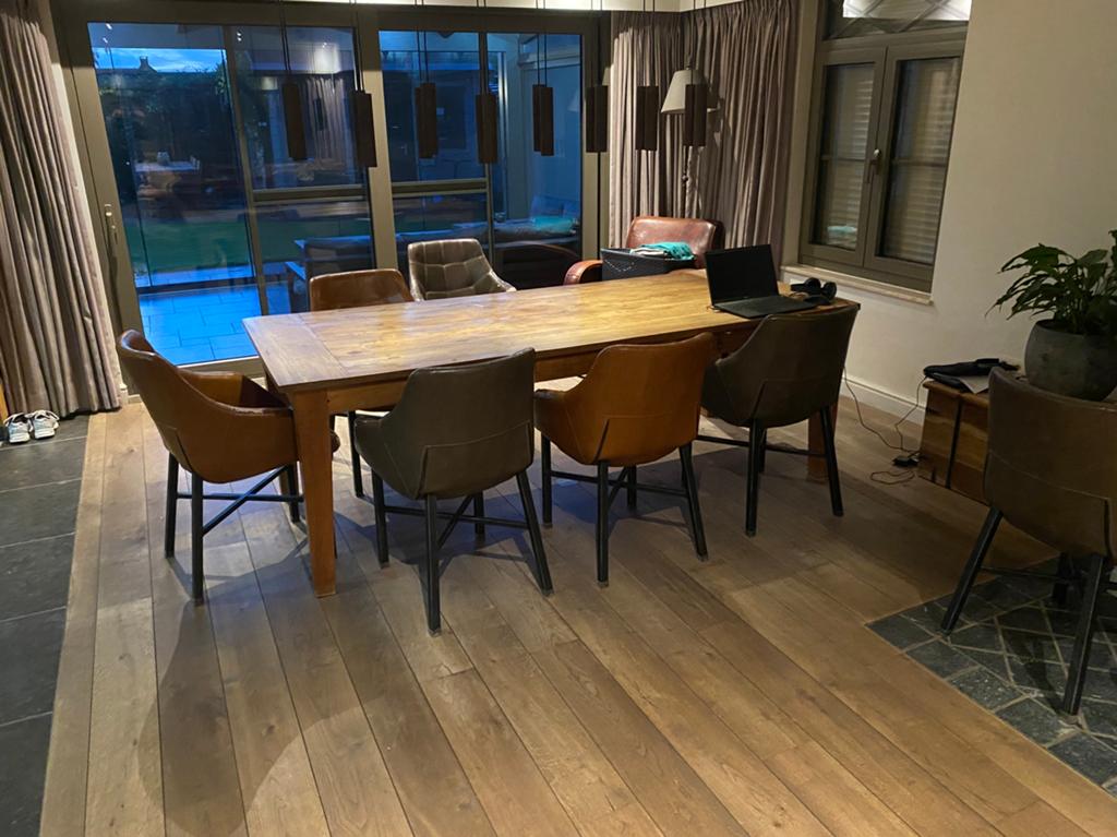 8 Eetkaperstoelen met gebruiksporen., Ophalen, Gebruikt, Leer, Landelijk