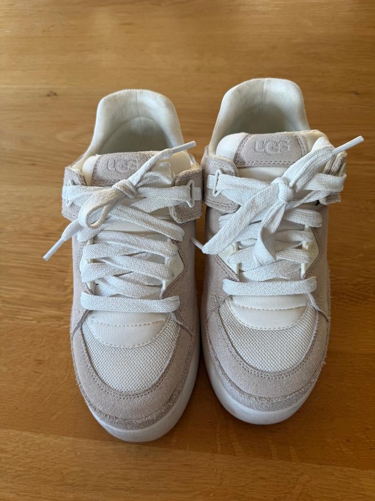 Uggs Goldencush sneakers, Kleding | Dames, Schoenen, Verzenden, Beige, Zo goed als nieuw, Sneakers