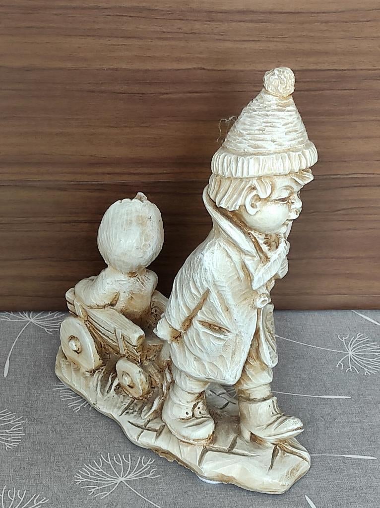 beeld van een jongen met kind in kar, Ophalen of Verzenden, Gebruikt