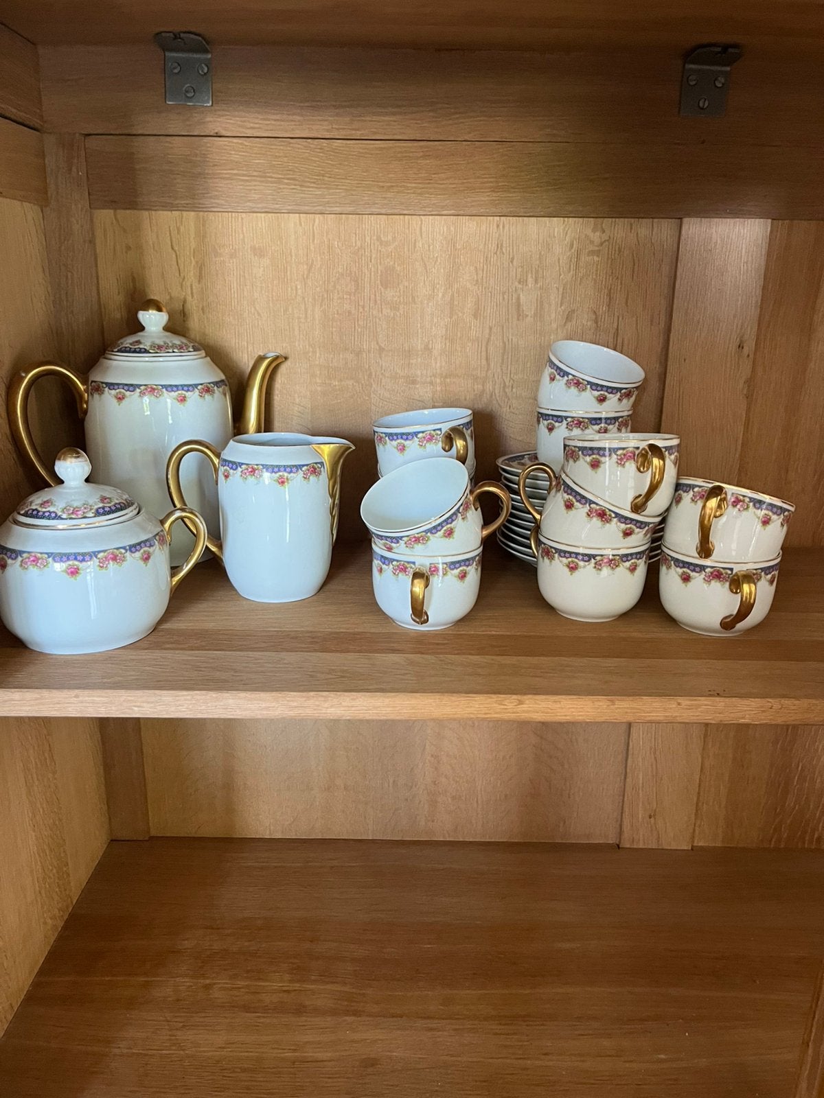 Antiek servies bloemen, Ophalen