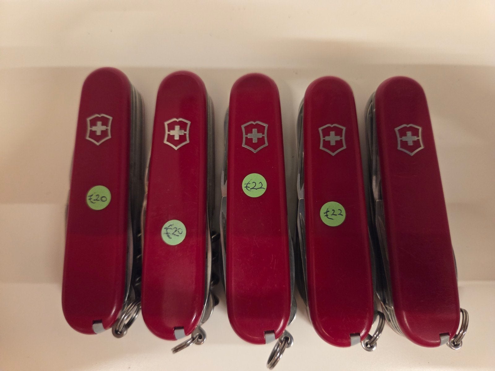 5x victorinox the huntsman, Caravanes & Camping, Enlèvement ou Envoi, Comme neuf