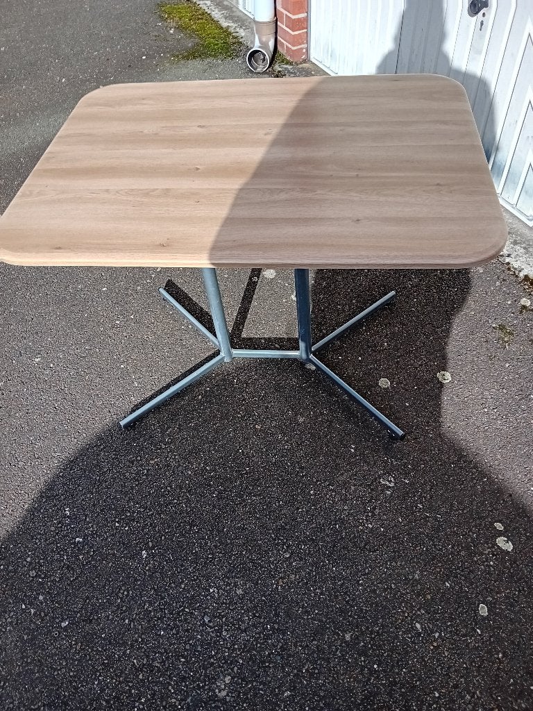 Keuken tafel, Ophalen