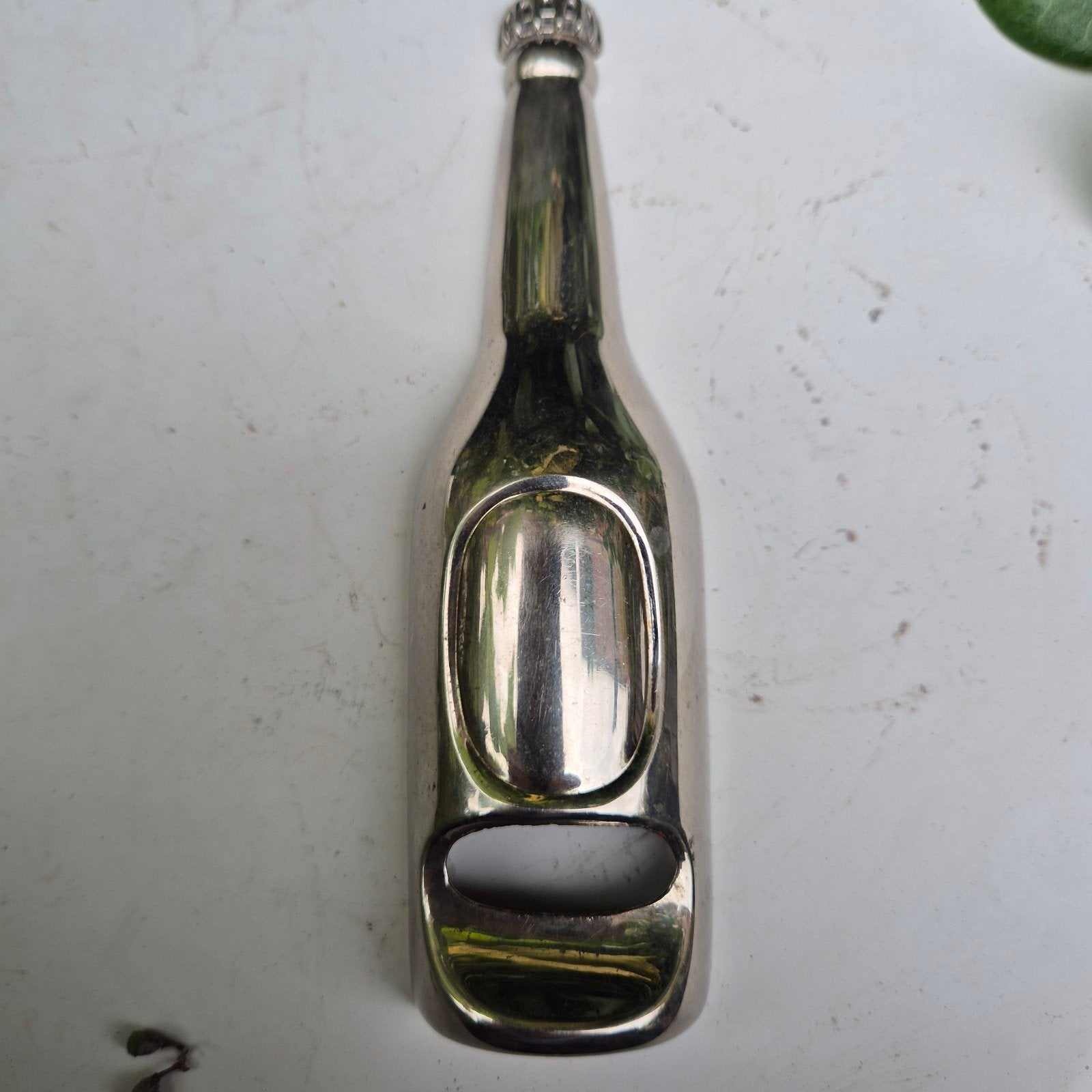Ouvre-bouteille, forme bouteille, métal argenté vintage anné, Enlèvement ou Envoi