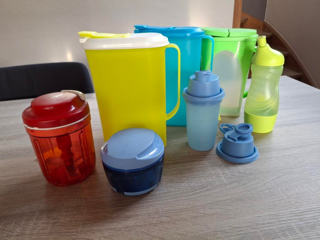 Allerlei Tupperware. Schenkkannen, hakmolentje, drinkfles, Ophalen, Zo goed als nieuw
