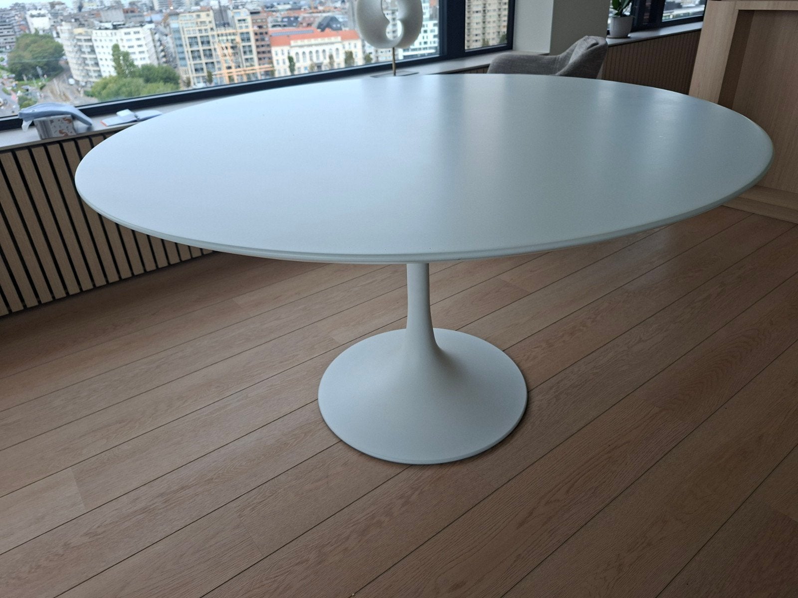 Imitatie tulip table Eero Saarinen, Ophalen, Zo goed als nieuw, Rond