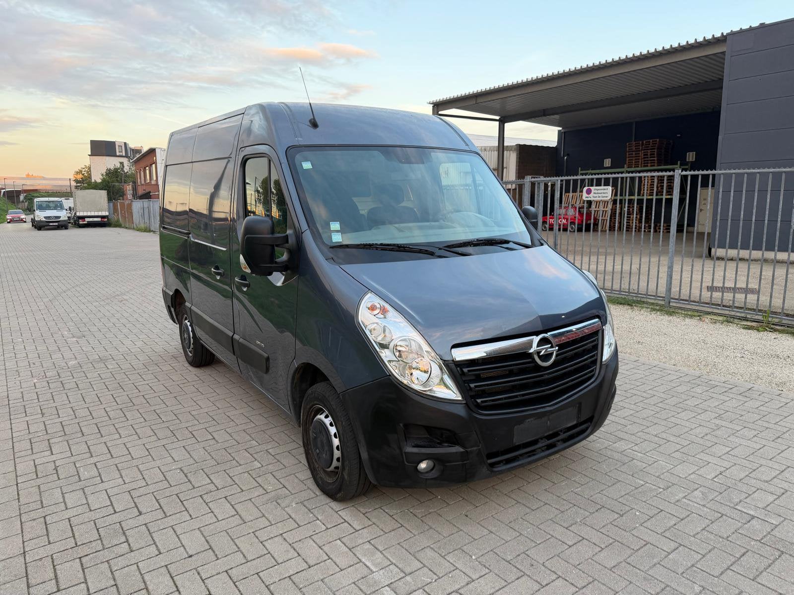 Opel movano 2.3CDTI Airco Navigatie Camera Trekhaak, Auto's, Voorwielaandrijving, Euro 5, Particulier, Dealer onderhouden