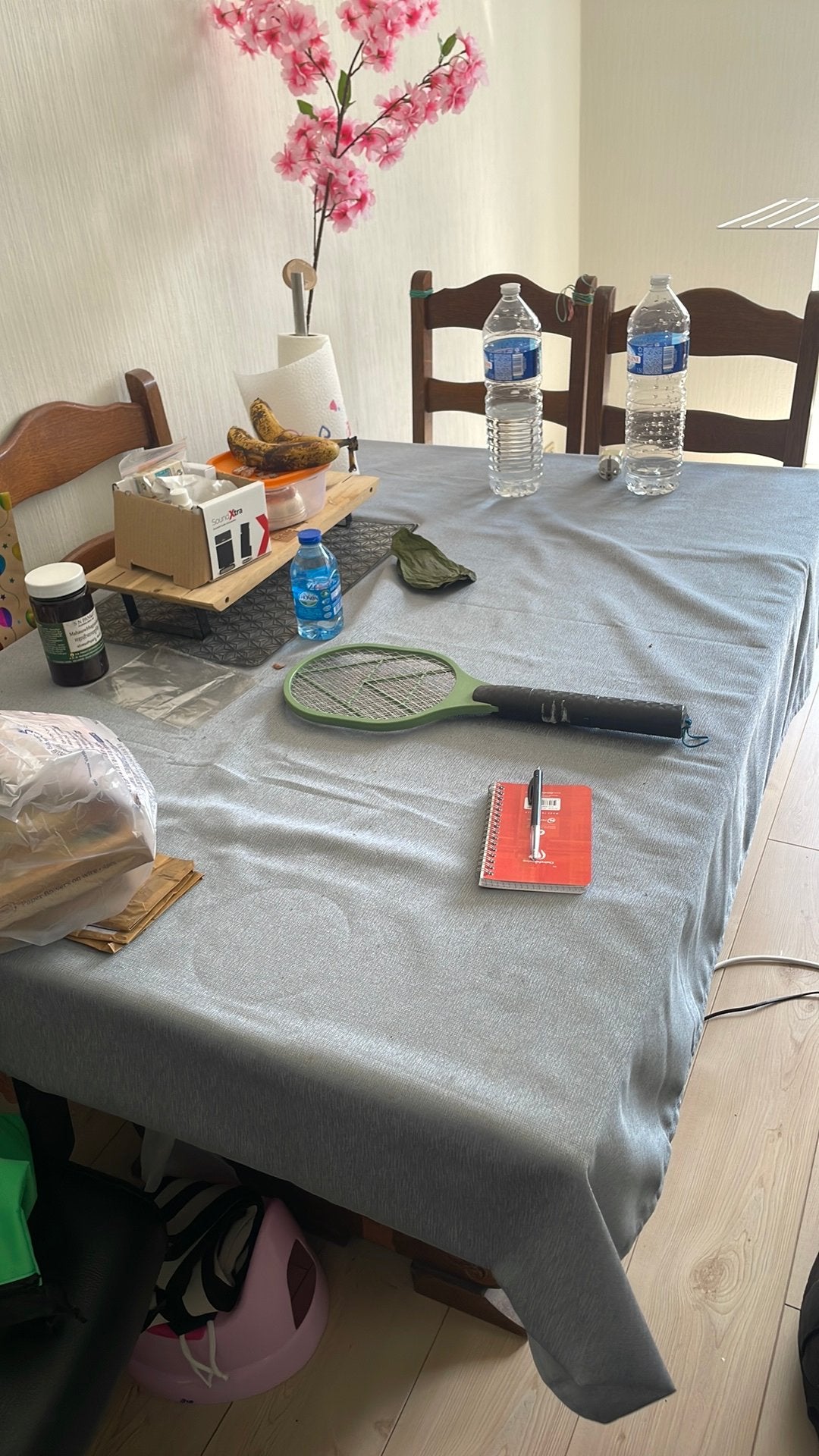 Dinning table, Huis en Inrichting, Slaapkamer | Bedden, Ophalen, Zo goed als nieuw