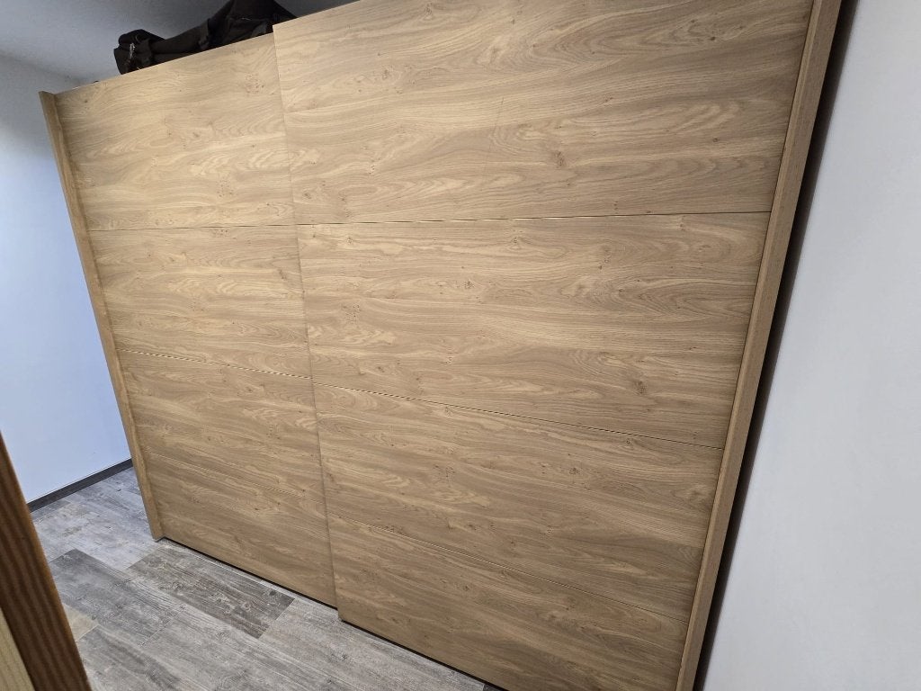 Armoire spacieuse avec 2 portes coulissantes. 250x65x214cm, Maison & Meubles, Armoires | Penderies & Garde-robes, Comme neuf, 200 cm ou plus