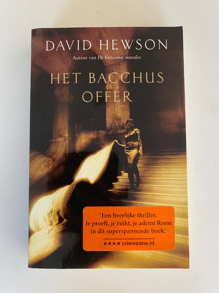 Het Bacchus offer, David Hewson, Boeken, Ophalen of Verzenden, Gelezen