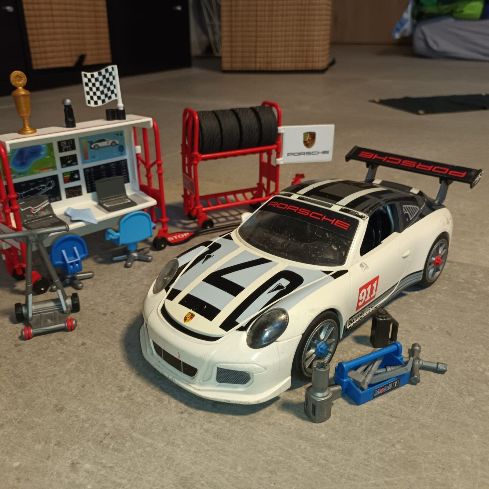 playmobil porsche, Enlèvement