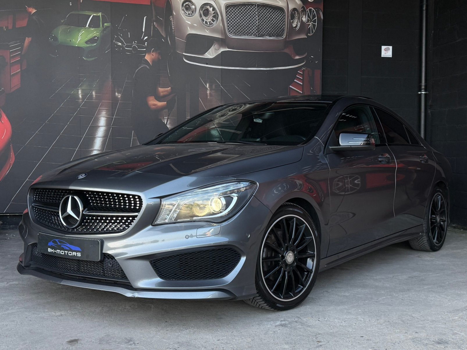 Mercedes-Benz CLA200 Night Pack AMG LINE, Auto's, Mercedes-Benz, Automaat, CLA, 4 cilinders, Bedrijf