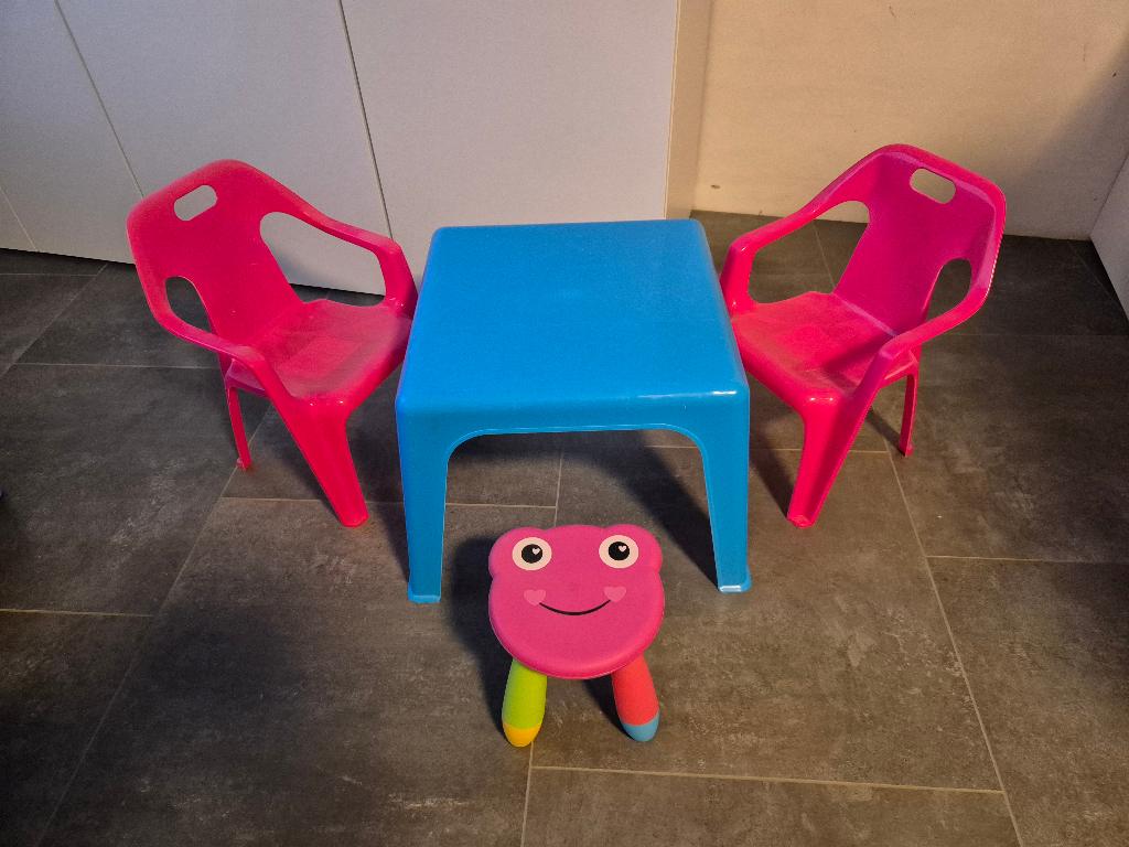Speeltafel + stoelen, Kinderen en Baby's, Ophalen, Zo goed als nieuw