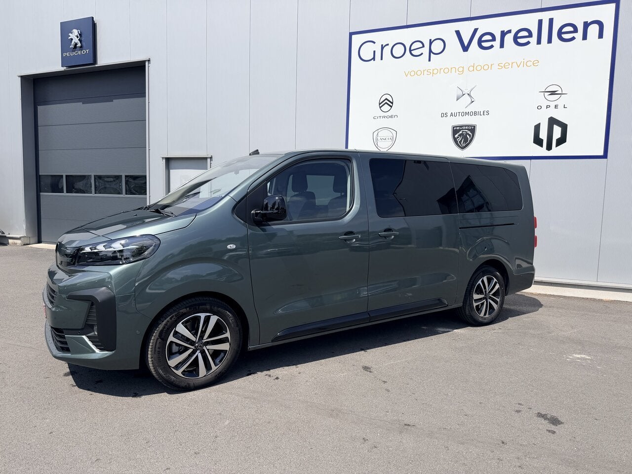 Peugeot Traveller BUSINESS DUBBELE CABINE 180PK *DEMO*, Monovolume, Zwart, Bedrijf, 5 deurs