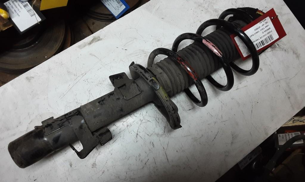 RESSORT DE SUSPENSION AVANT Ford Focus 2 Wagon, Autos : Pièces & Accessoires, Suspension & Châssis, Ford, Utilisé