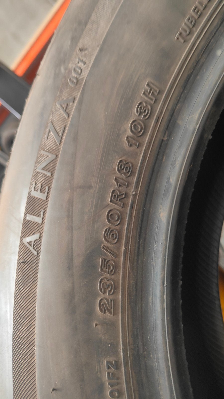 235/60r18 Bridgestone 50€ chacun avec assemblage, Enlèvement