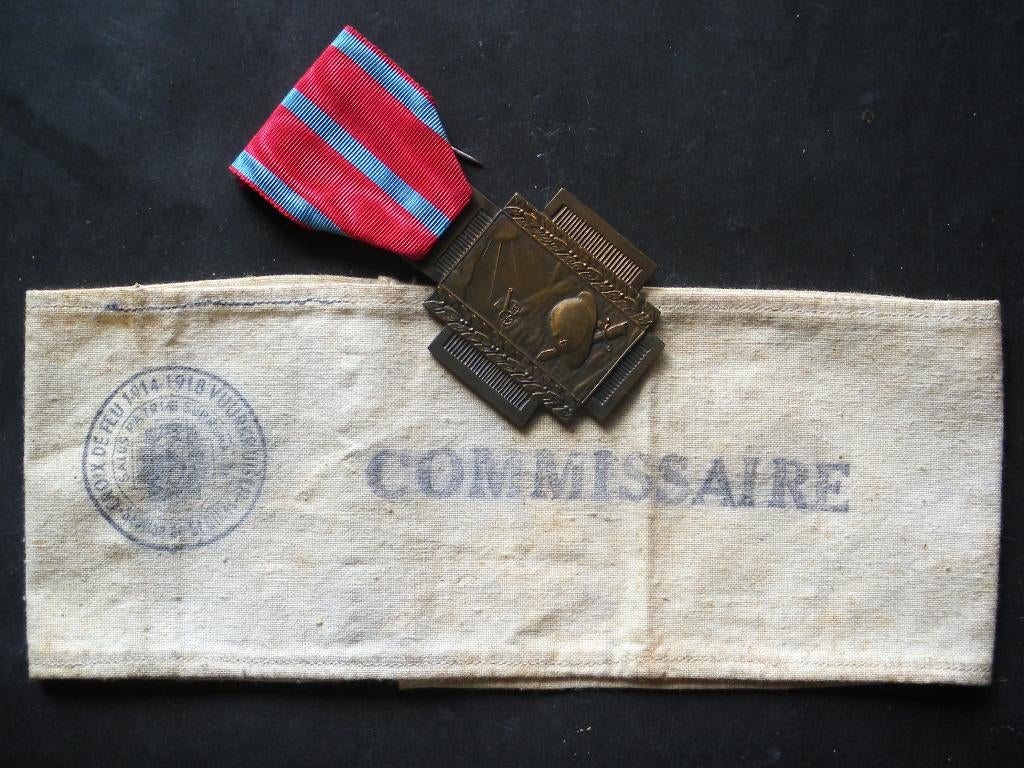 Brassard & médaille Croix de feu 14-18 commissaire de police, Collections, Objets militaires | Général, Armée de terre, Envoi