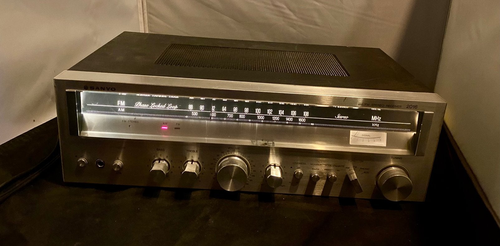 Sanyo 2016 reciever uit 1980 in perfect werkende staat, Audio, Tv en Foto, Versterkers en Ontvangers, Ophalen, Zo goed als nieuw