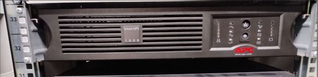 19" APC Smart-UPS 1000VA, Computers en Software, Ophalen, Gebruikt