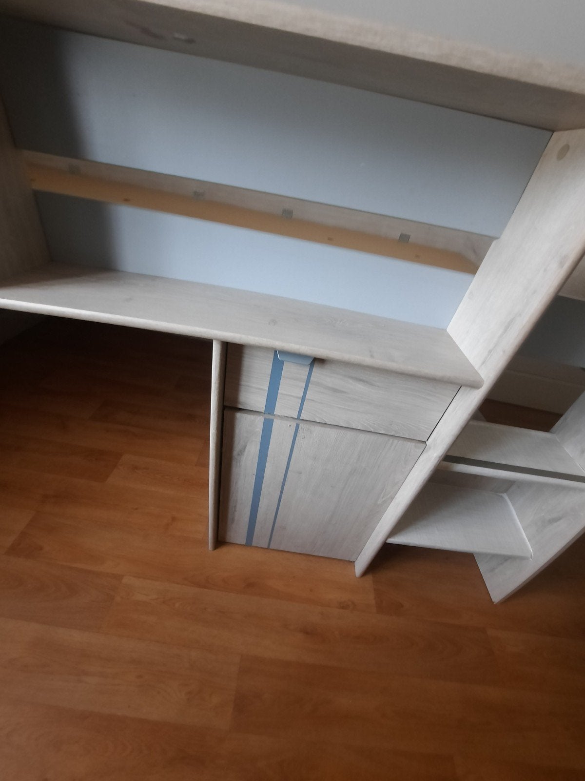 Kinder bed met bureau, Ophalen