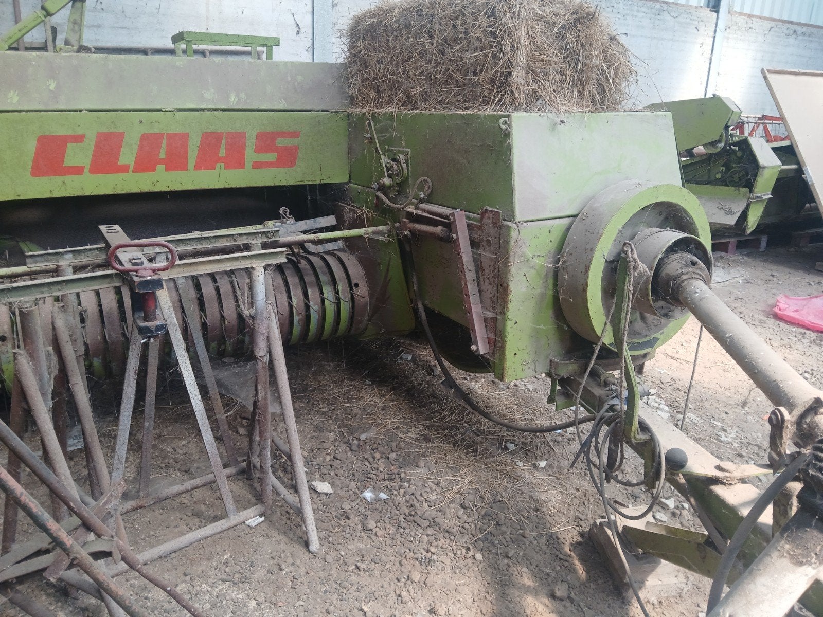 Claas dominant kleine balenpers, Enlèvement, Élevage, Moissonneuse