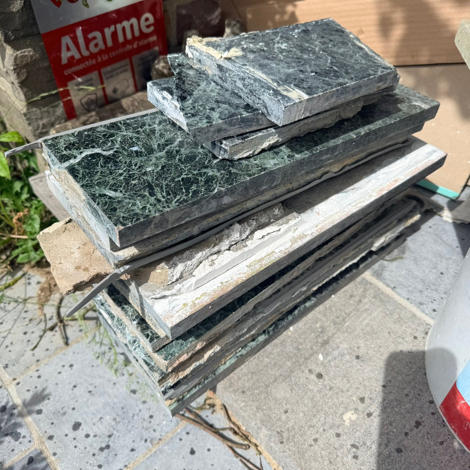 Anciens appuis de fenetre en marbre gris et vert foncé, Doe-het-zelf en Bouw, Metalen, Gebruikt, Overige metalen, Ophalen