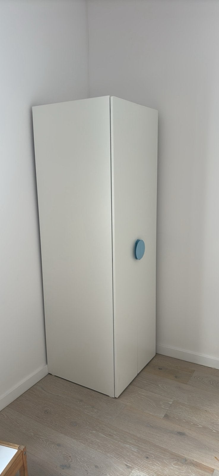 Armoire blanche pour enfants IKEA avec poignées bleu clair, Maison & Meubles, Enlèvement, Comme neuf